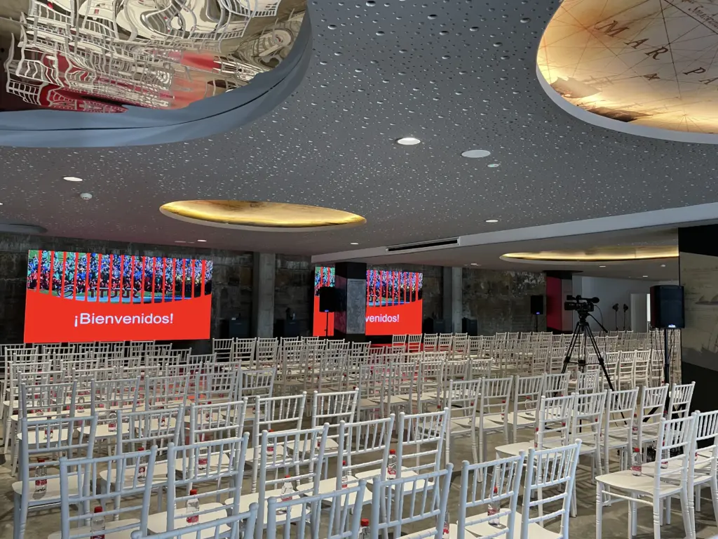 Espacios versátiles en Sevilla para reuniones de empresa