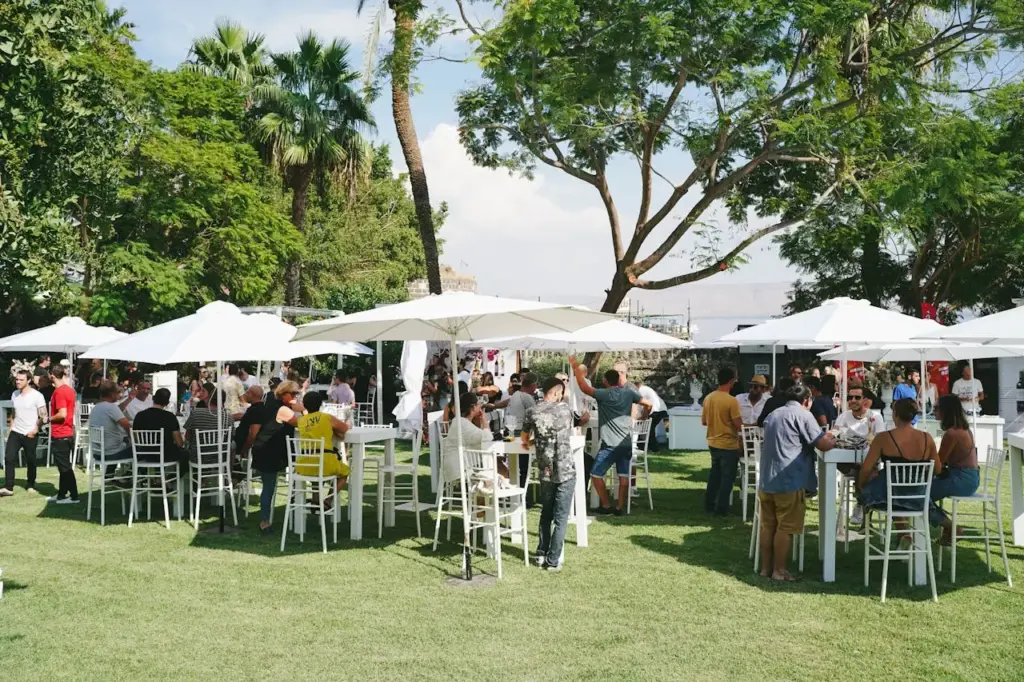 Finca con jardín preparada para evento corporativo de empresa